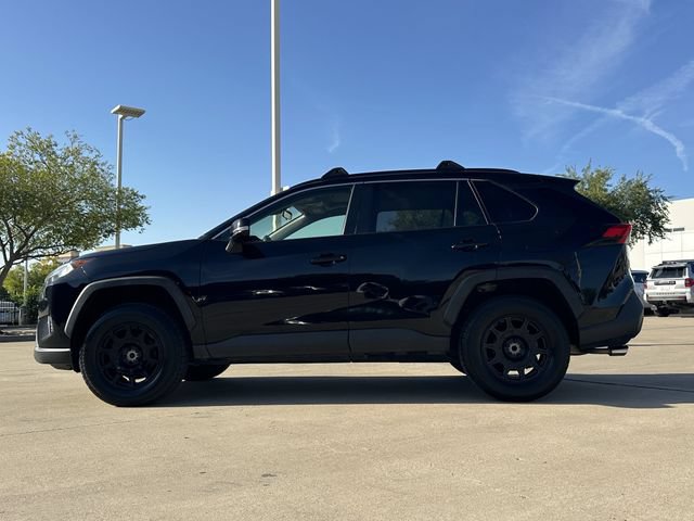 Used 2020 Toyota RAV4 XLE Premium FWD image 2