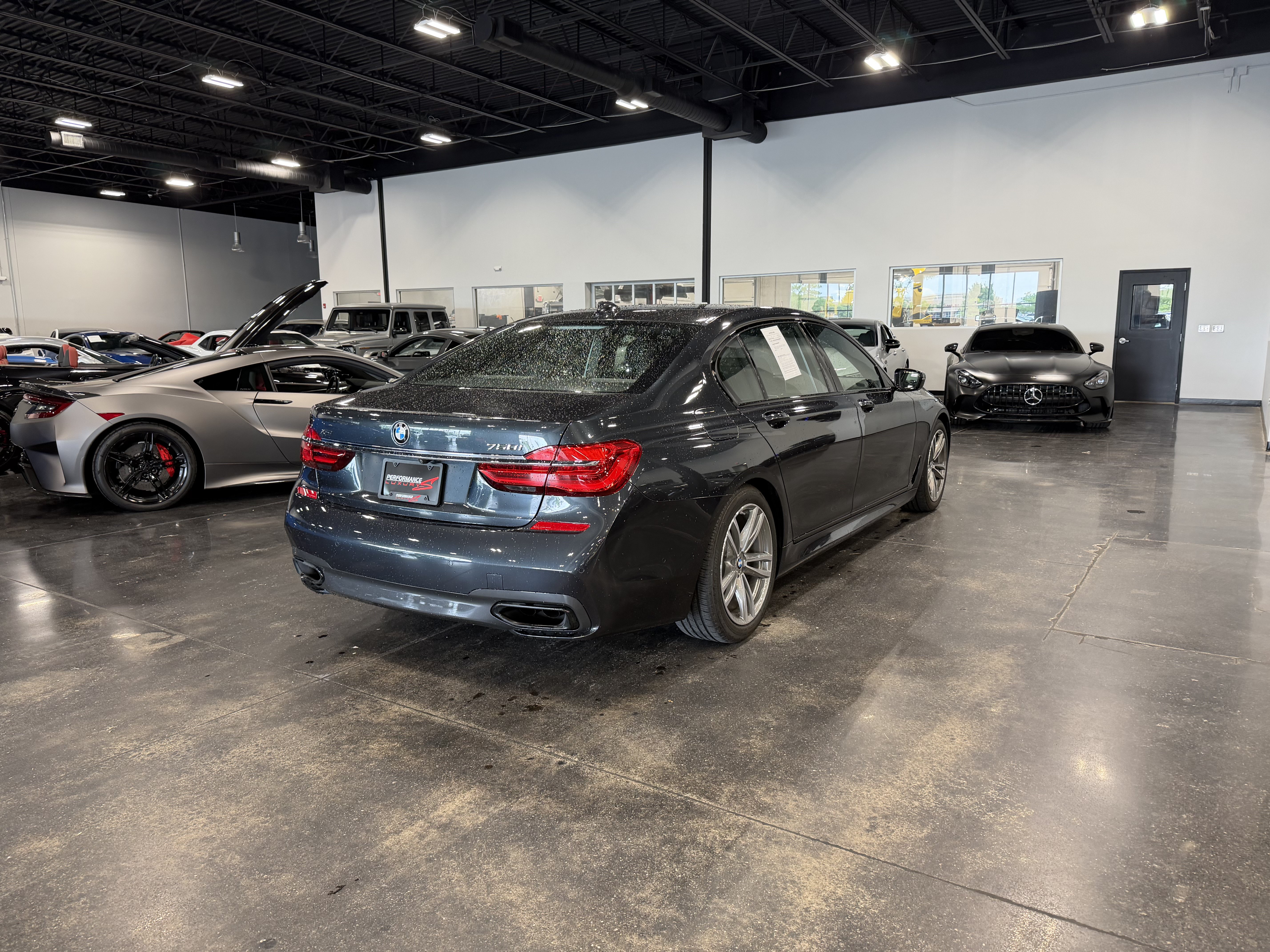 Used 2019 BMW 750i xDrive w/ Executive Package AWD/4WD image 2