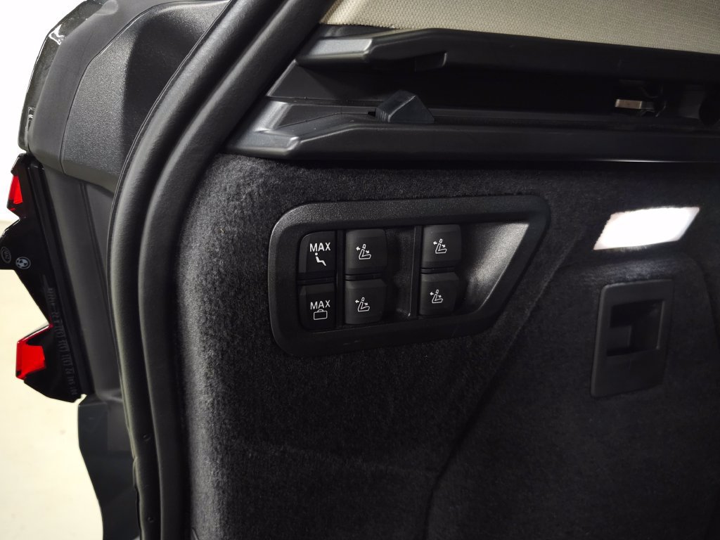 Used 2026 BMW X7 xDrive40i w/ Premium Package AWD/4WD image 8