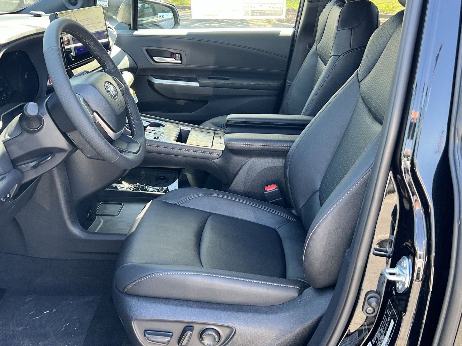 New 2026 Toyota Sienna XLE Woodland Edition AWD/4WD image 7