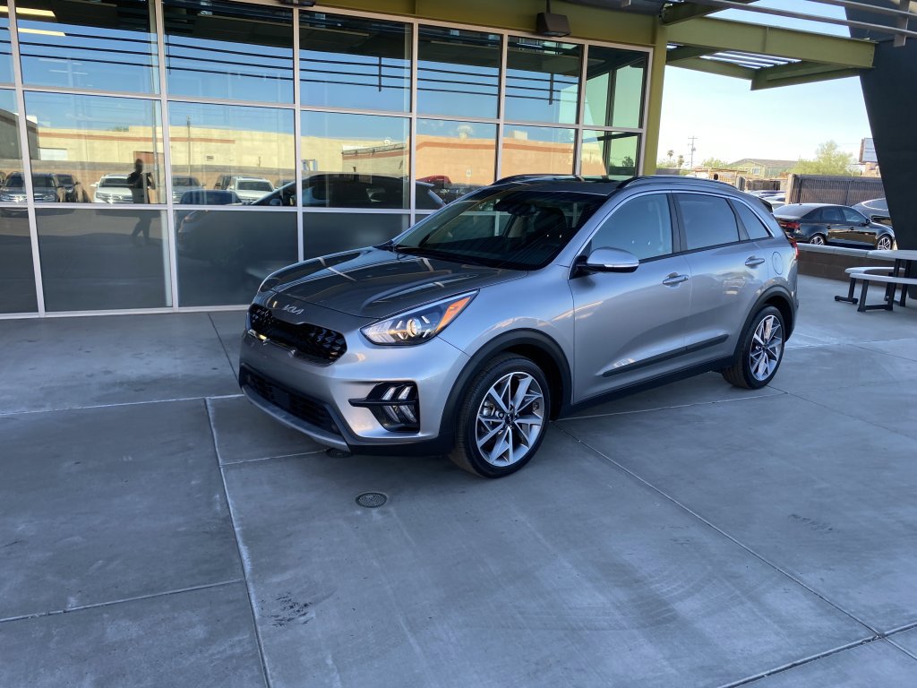 Used 2022 Kia Niro Touring Special Edition FWD image 1