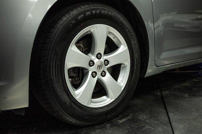 Used 2012 Toyota Sienna LE w/ Towing Pkg image 3