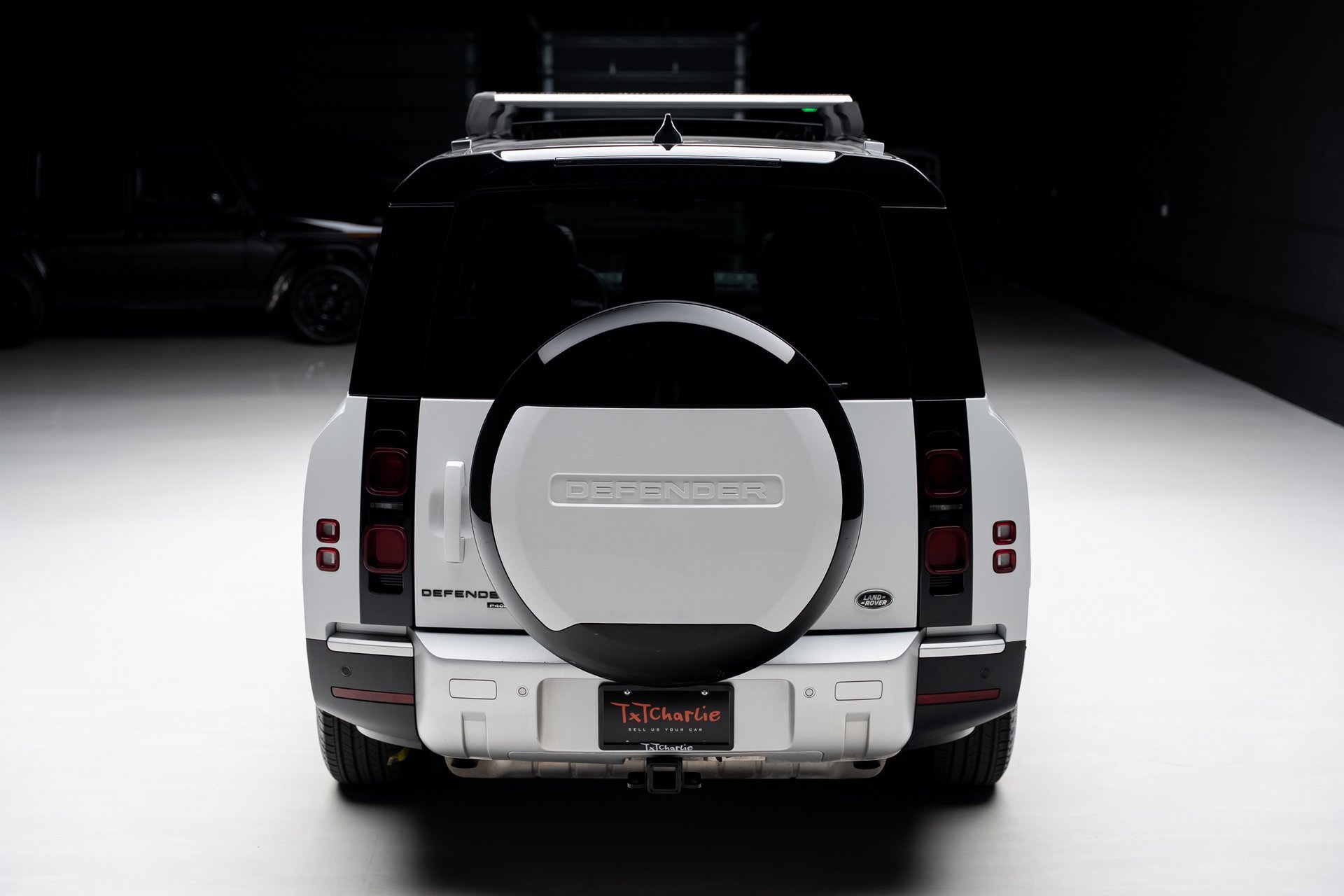 Used 2023 Land Rover Defender 130 SE image 27