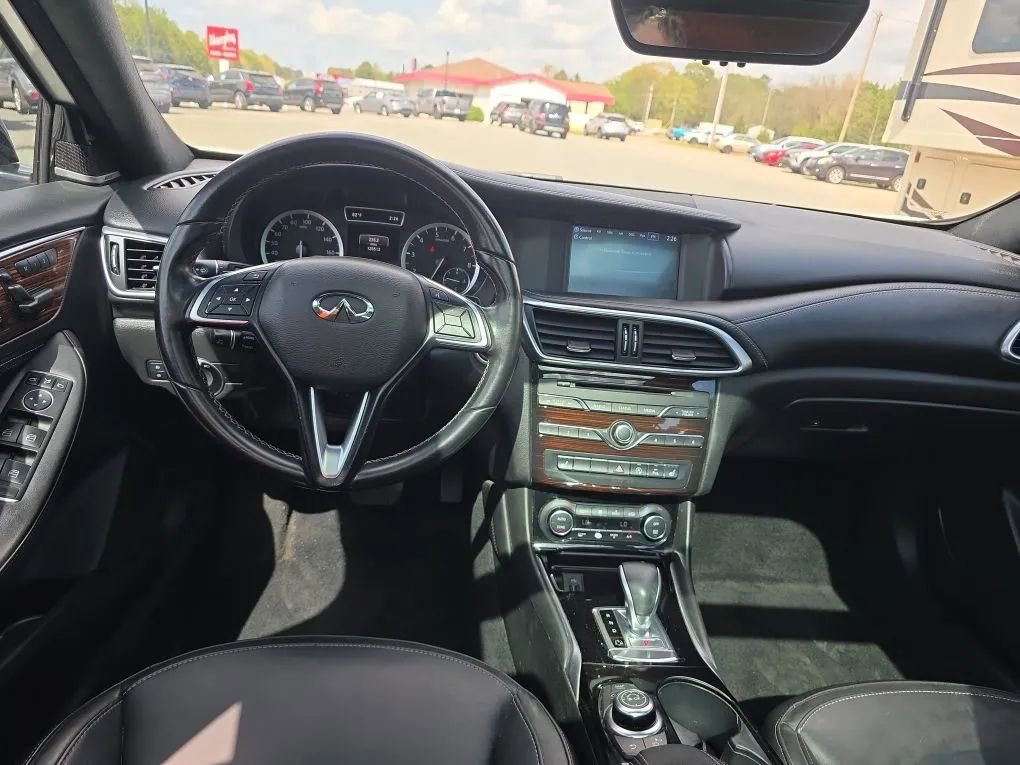 Used 2017 INFINITI QX30 Premium w/ Technology Package image 13