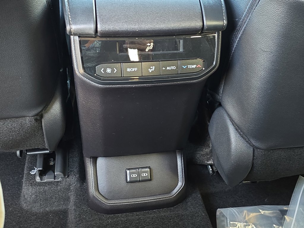 New 2025 Toyota Highlander XLE image 22