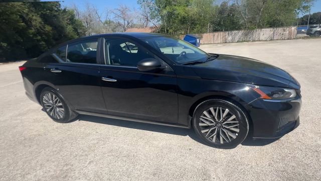 Used 2025 Nissan Altima 2.5 SV image 2