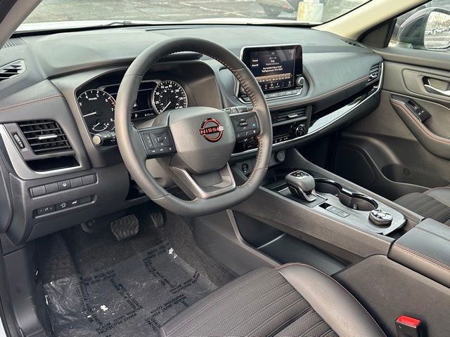 Certified 2025 Nissan Rogue SV AWD/4WD image 35