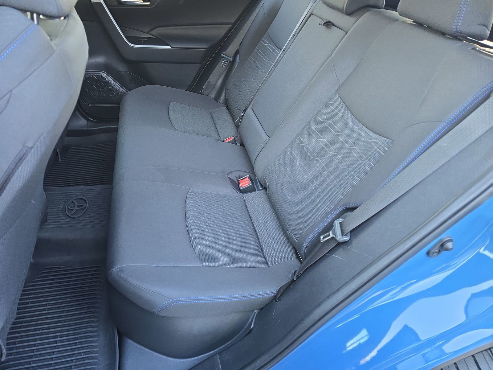 Used 2023 Toyota RAV4 SE image 20