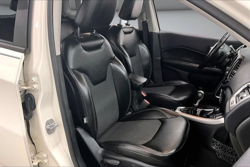 Used 2018 Jeep Compass Latitude w/ Safe & Security Group AWD/4WD image 29