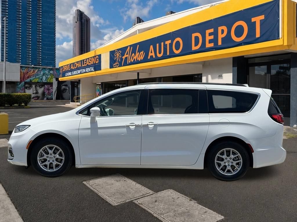 Used 2022 Chrysler Pacifica Touring-L FWD image 2