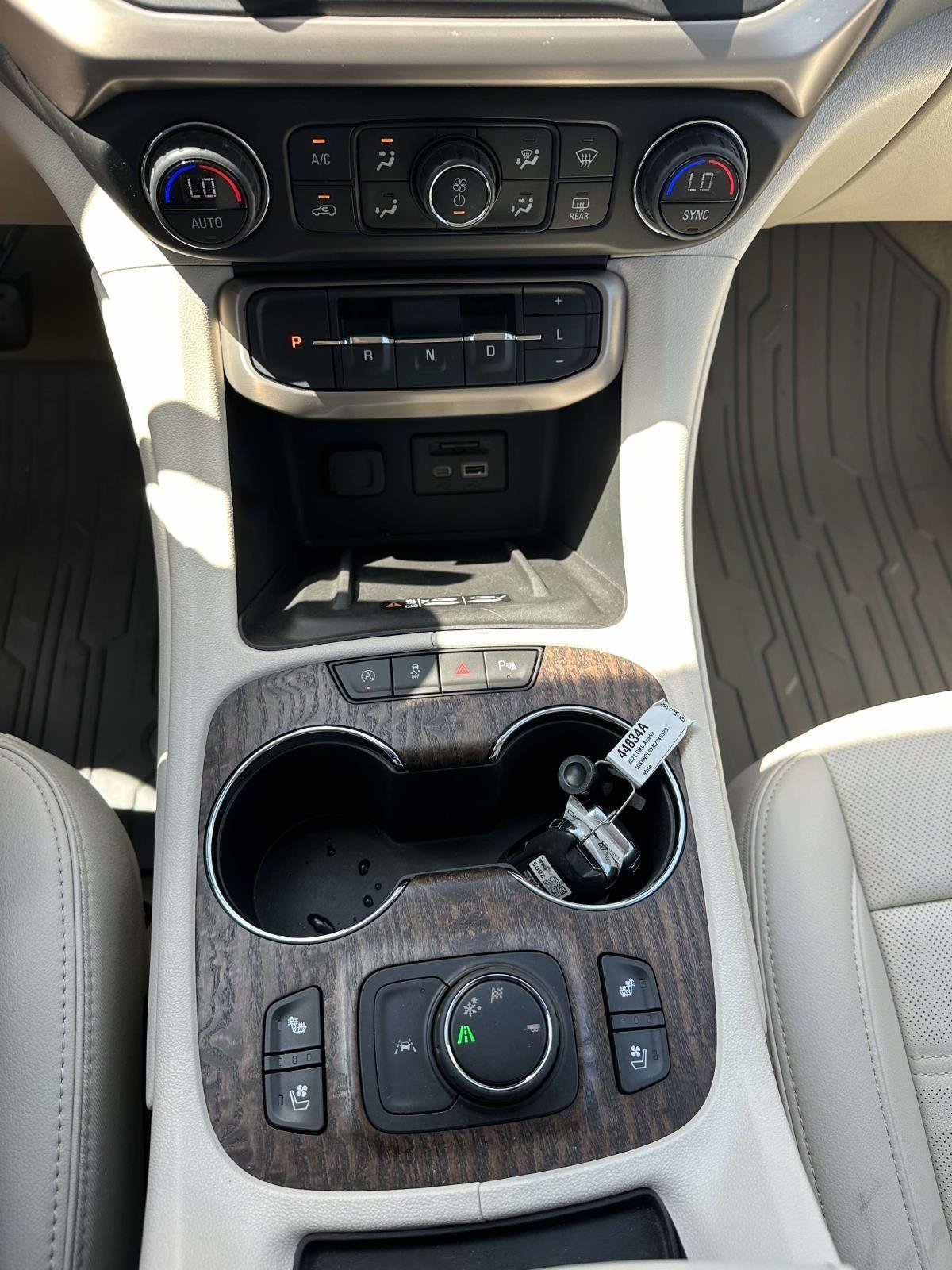 Used 2021 GMC Acadia Denali w/ Denali Technology Package FWD image 18