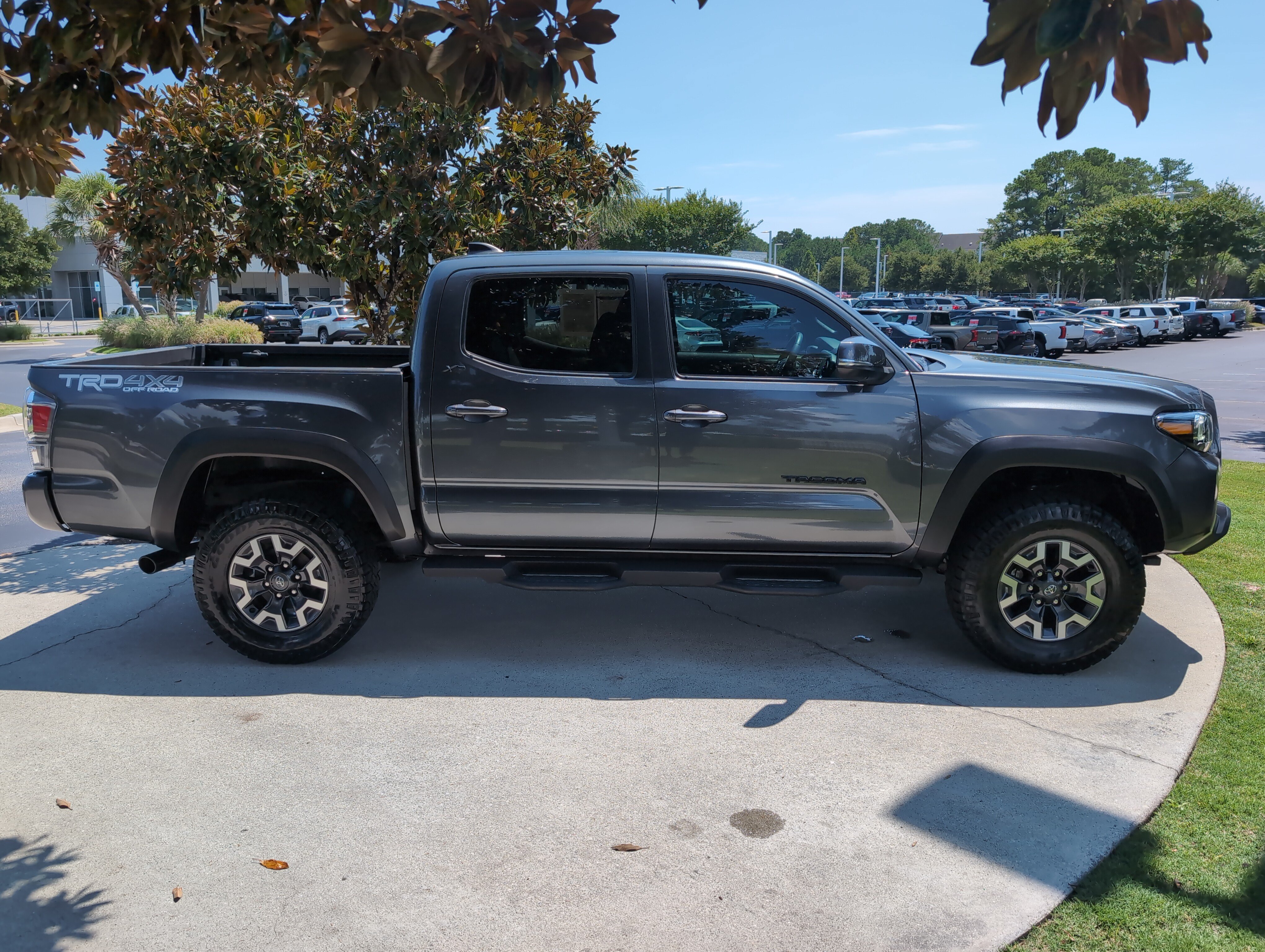 Certified 2023 Toyota Tacoma TRD Off-Road w/ Advanced Technology Package AWD/4WD image 10