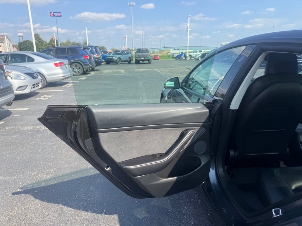 Used 2022 Tesla Model 3 Long Range AWD/4WD image 24