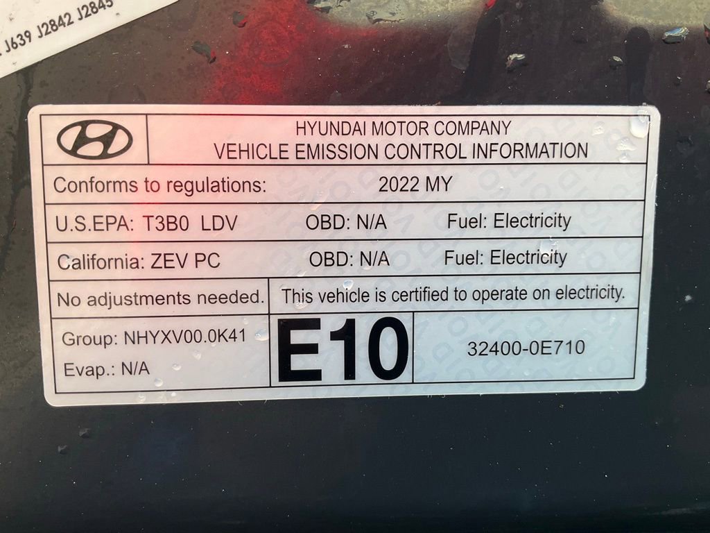 Used 2022 Hyundai Kona Limited w/ Cargo Package image 12