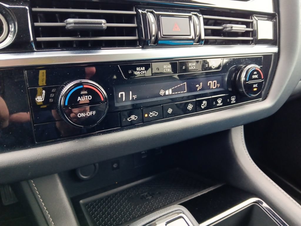 Used 2023 Nissan Pathfinder SL AWD/4WD image 22