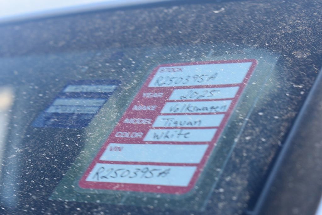 Used 2025 Volkswagen Tiguan SE R-Line image 35