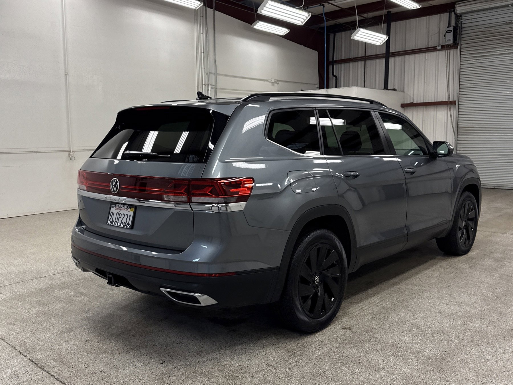 Used 2024 Volkswagen Atlas SE w/ Black Wheel Package image 19