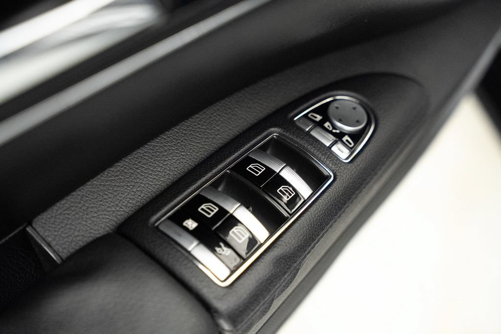 Used 2012 Mercedes-Benz S 550 image 33