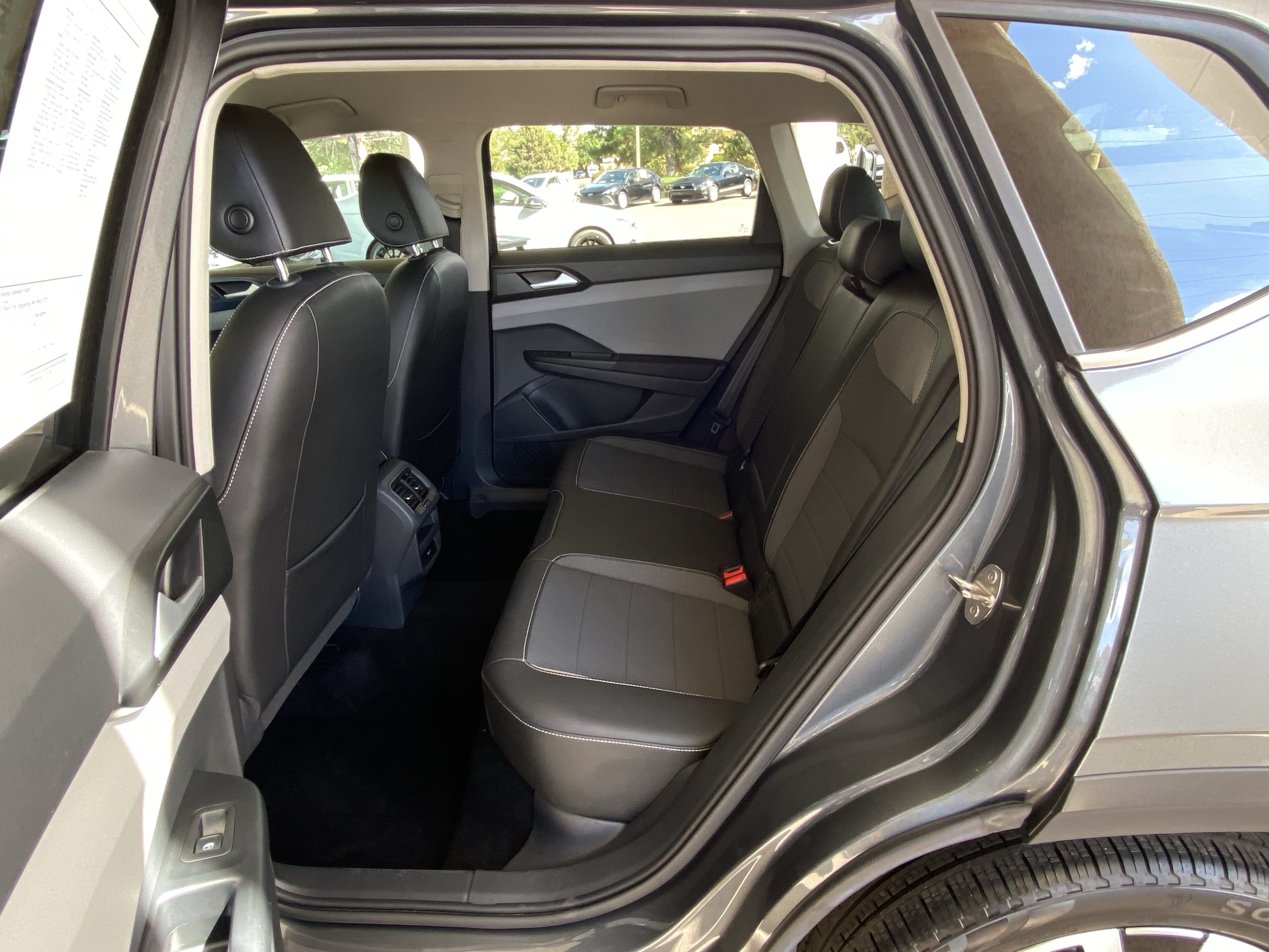 Certified 2023 Volkswagen Taos SE FWD image 36
