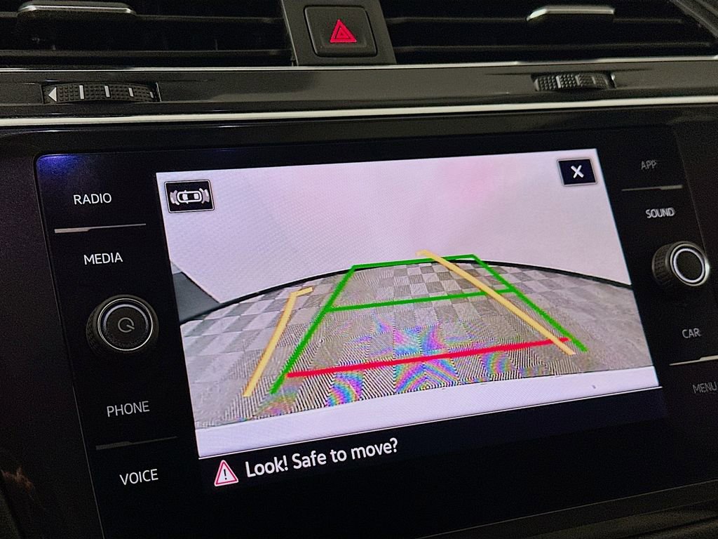 Certified 2021 Volkswagen Tiguan SE w/ Panoramic Sunroof Package image 23