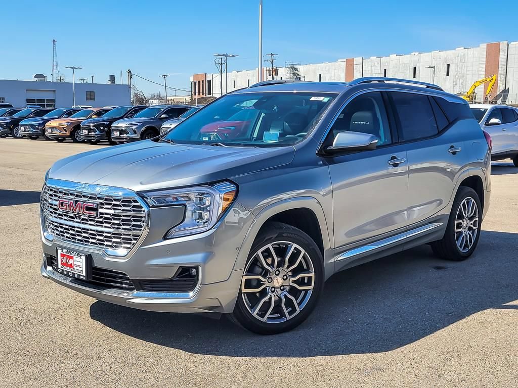 Used 2024 GMC Terrain Denali w/ Denali Premium Package AWD/4WD image 2