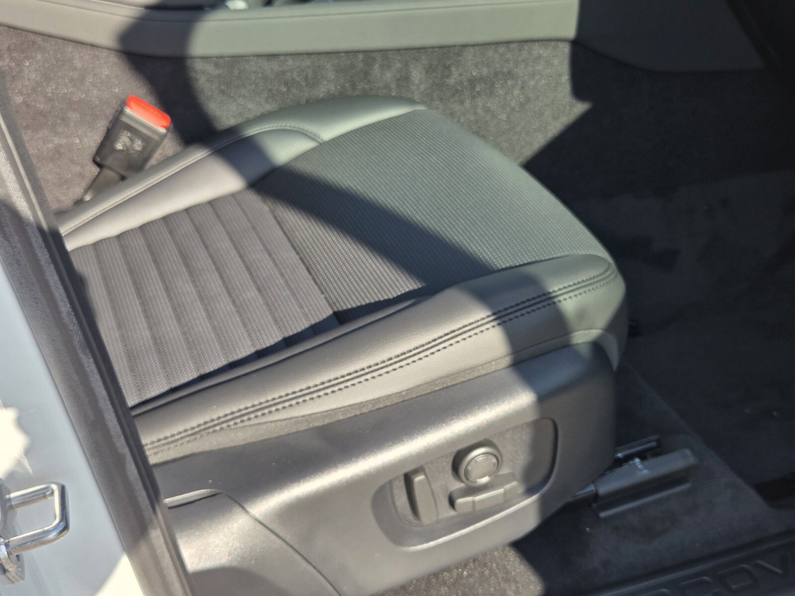 New 2025 Land Rover Discovery Sport S AWD/4WD image 15