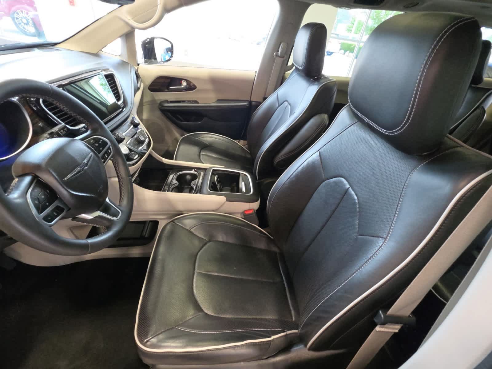 Used 2023 Chrysler Pacifica Limited FWD image 20