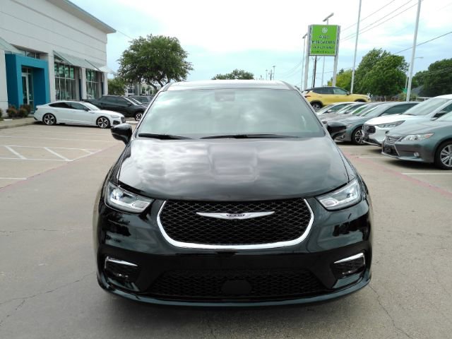 Used 2026 Chrysler Pacifica Select FWD image 2