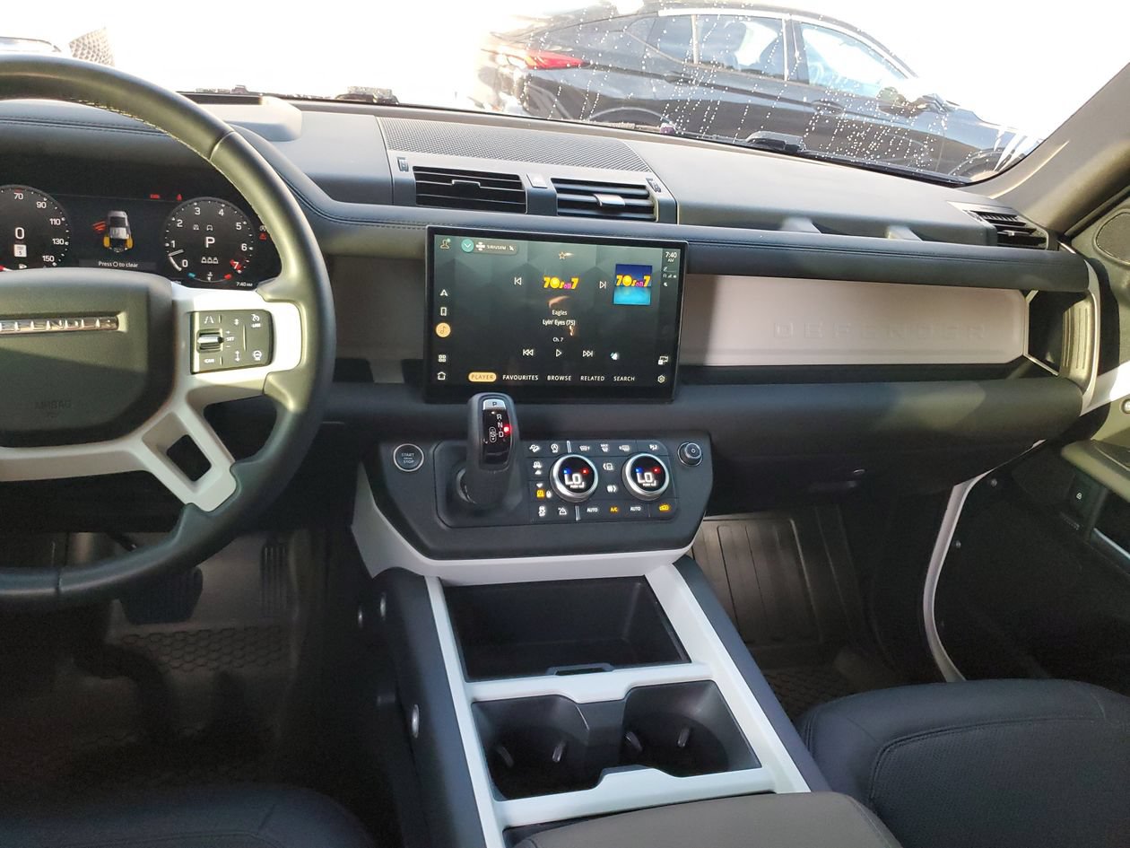 Used 2025 Land Rover Defender 110 X-Dynamic SE AWD/4WD image 14