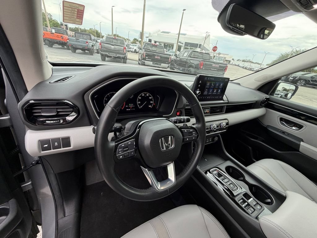 Used 2025 Honda Pilot EX-L image 18