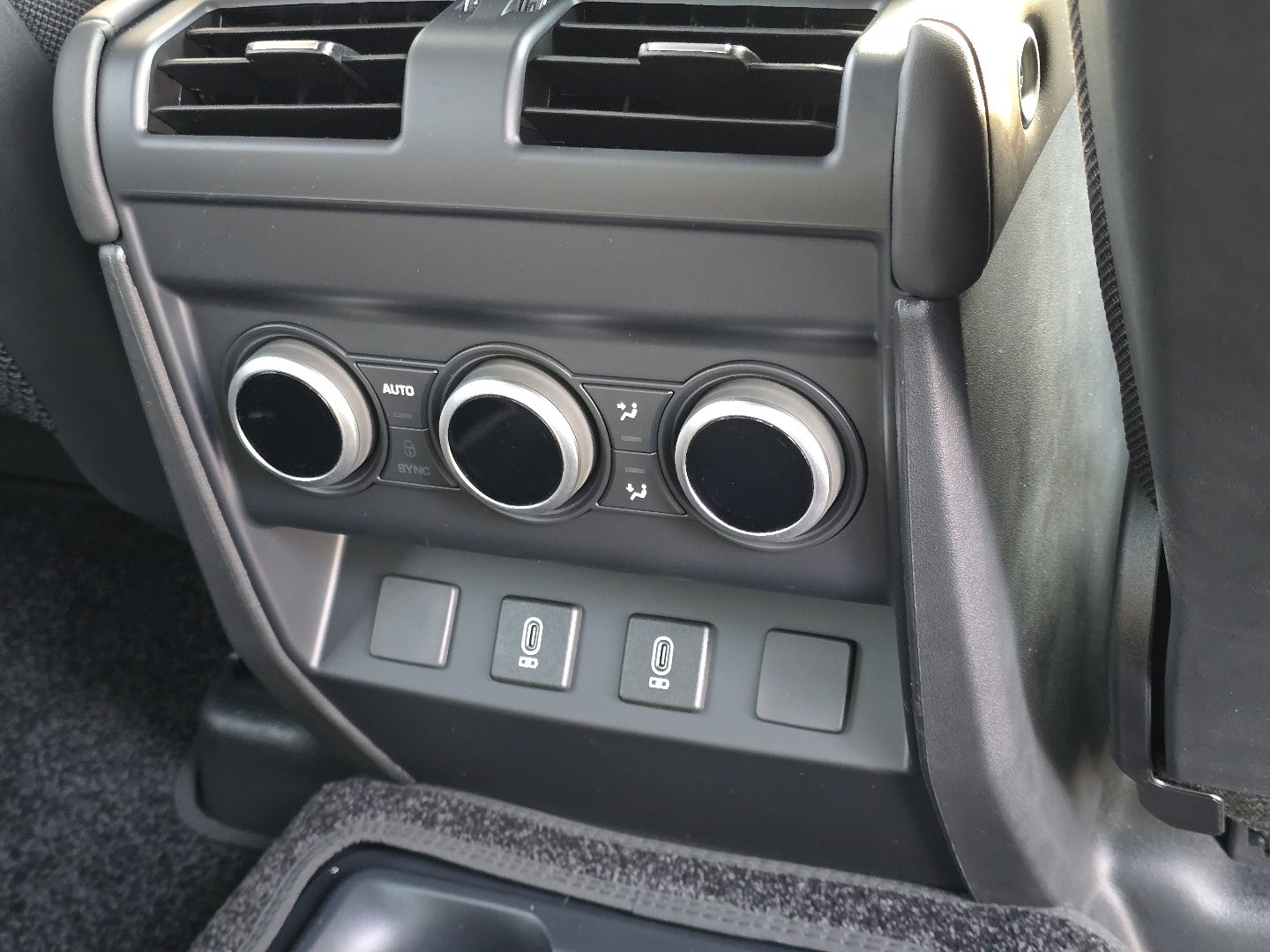 New 2026 Land Rover Defender 130 V8 image 33