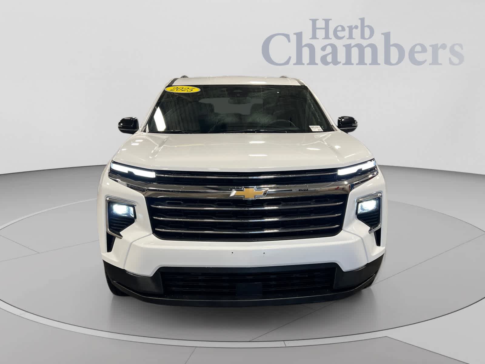 Used 2025 Chevrolet Traverse LT AWD/4WD image 2