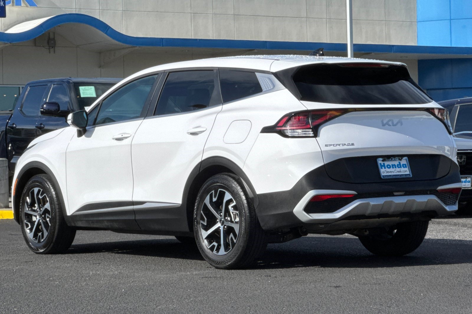 Used 2024 Kia Sportage EX FWD image 3