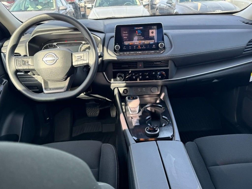 Used 2025 Nissan Rogue S image 11