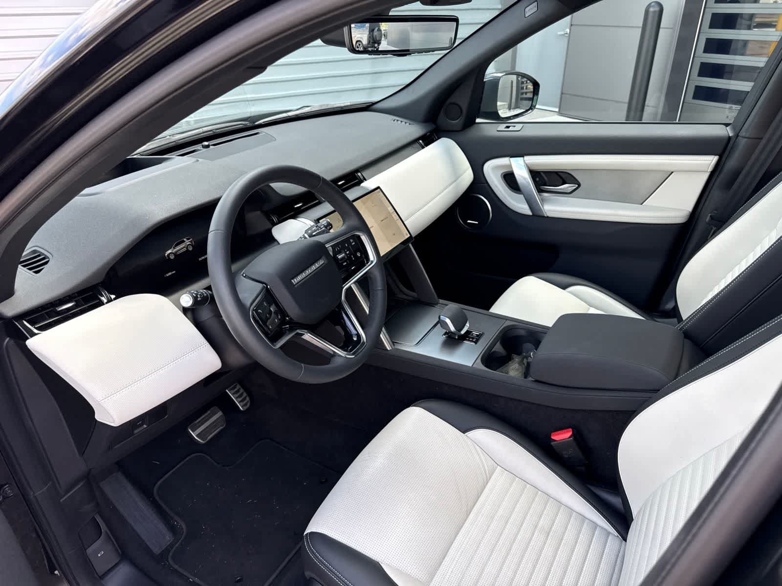 Used 2026 Land Rover Discovery Sport Landmark AWD/4WD image 9