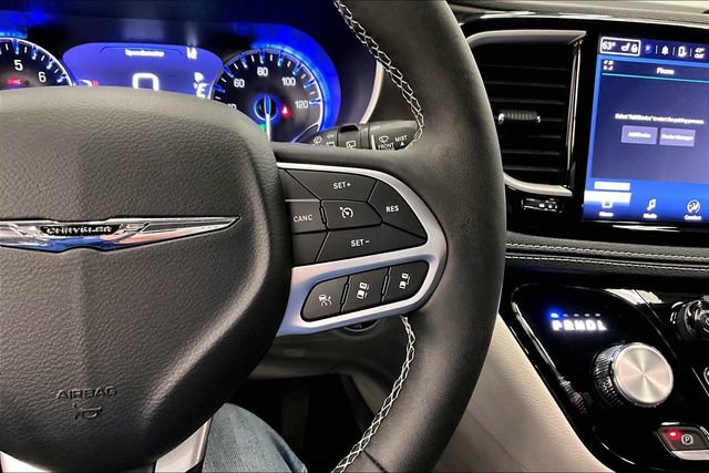 Used 2024 Chrysler Pacifica Touring-L image 26