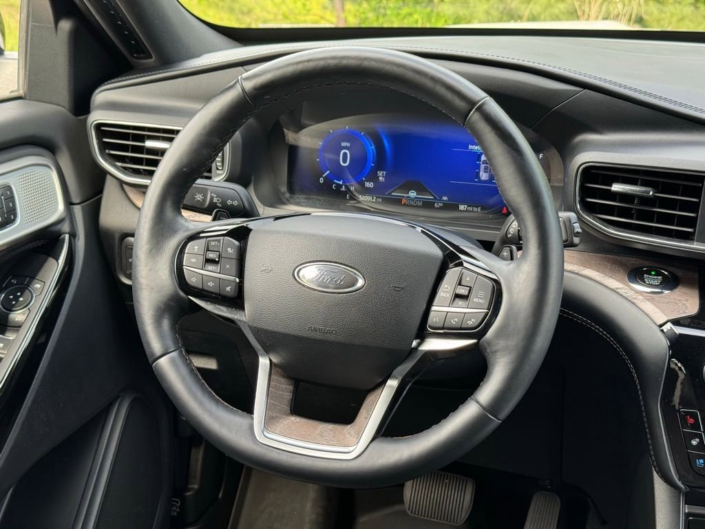 Used 2021 Ford Explorer Platinum w/ Equipment Group 601A AWD/4WD image 32