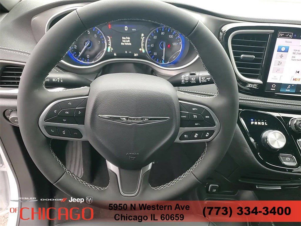 New 2025 Chrysler Pacifica Select FWD image 17