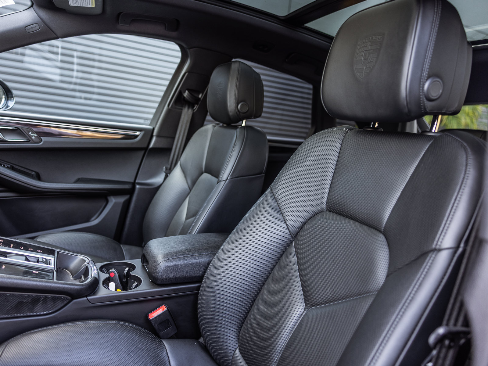 Certified 2023 Porsche Macan AWD/4WD image 5