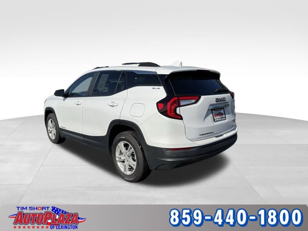 Used 2023 GMC Terrain SLE w/ Driver Convenience Package image 2