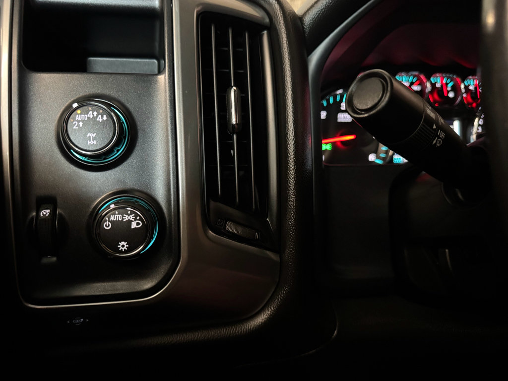 Used 2018 Chevrolet Silverado 1500 LT AWD/4WD image 16