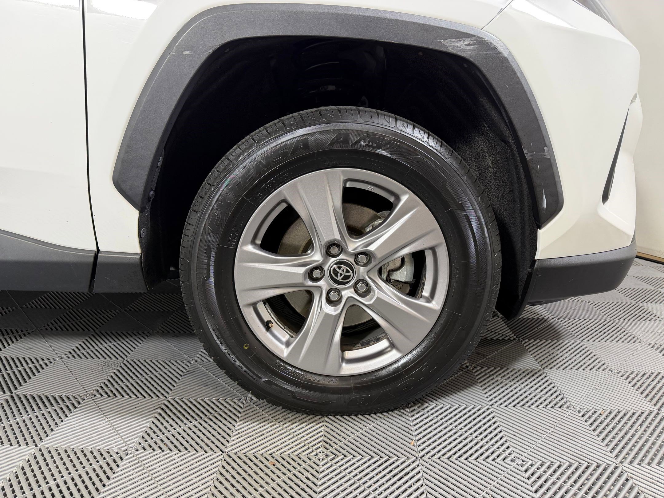 Used 2022 Toyota RAV4 XLE FWD image 9