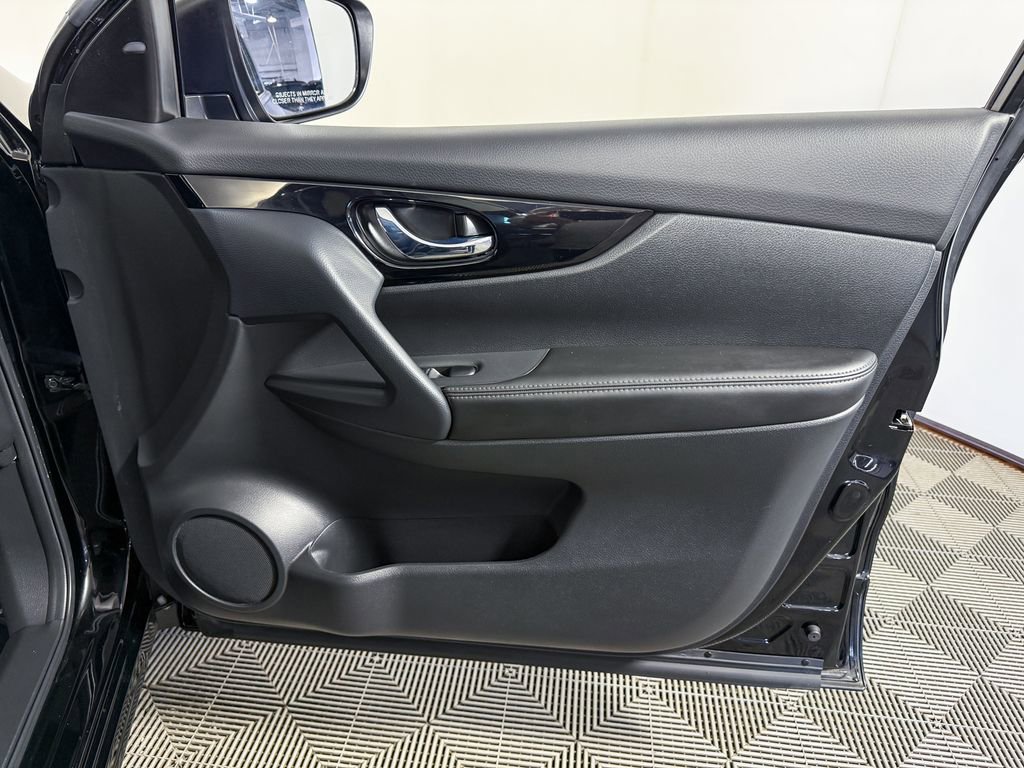 Certified 2022 Nissan Rogue Sport SV image 46