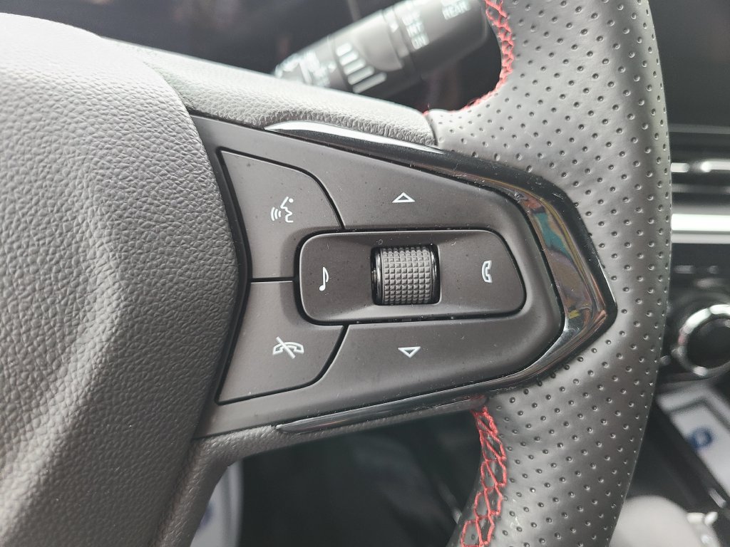 Used 2026 Chevrolet Trax RS w/ Sunroof Package FWD image 27
