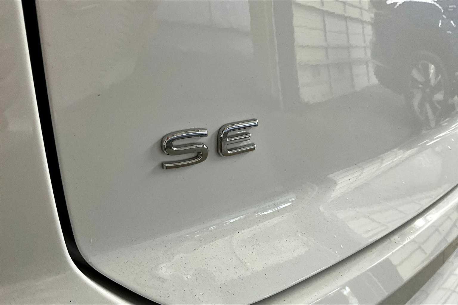 Used 2024 Volkswagen Atlas Cross Sport SE image 11