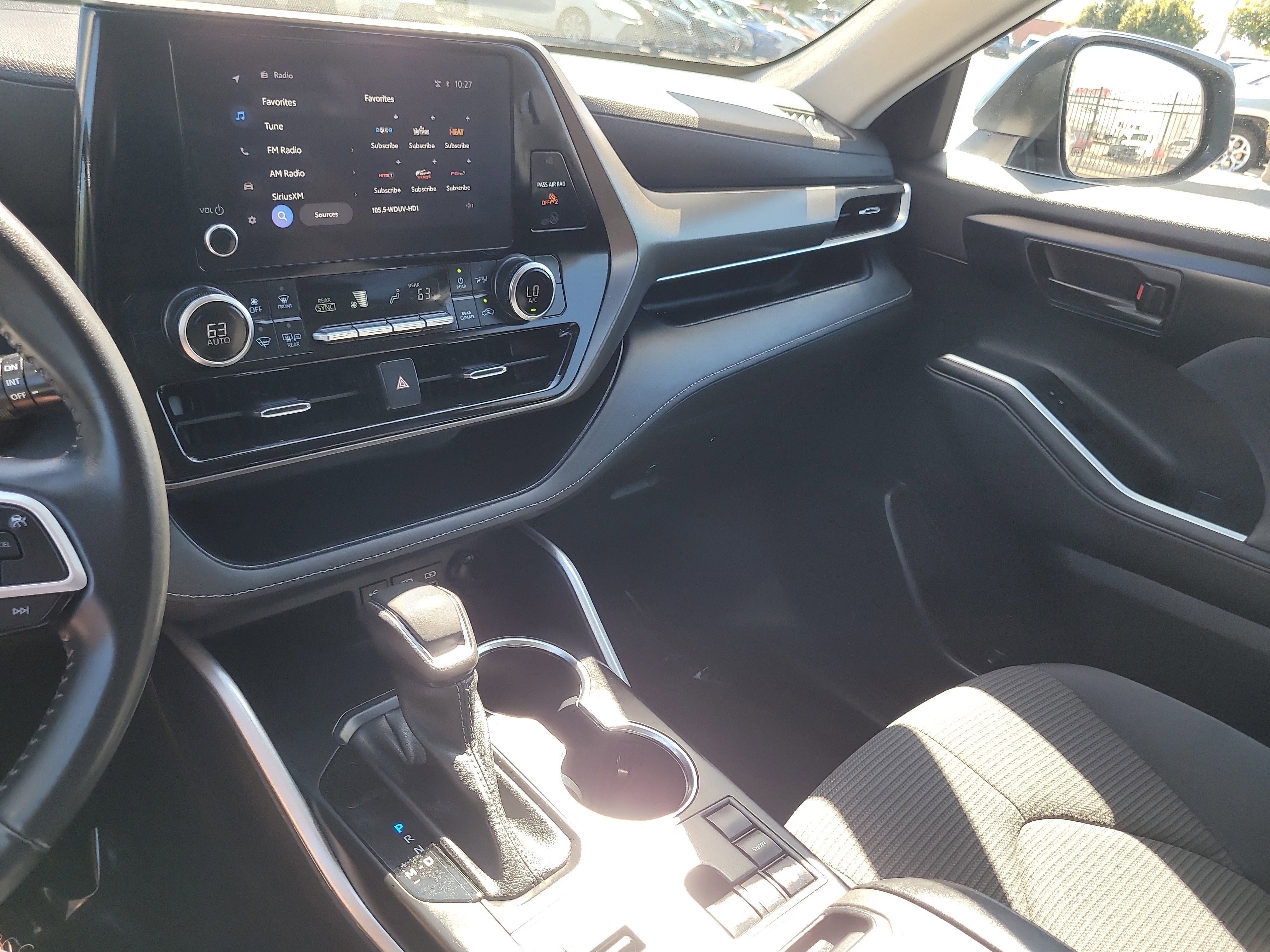 Used 2023 Toyota Highlander LE image 24