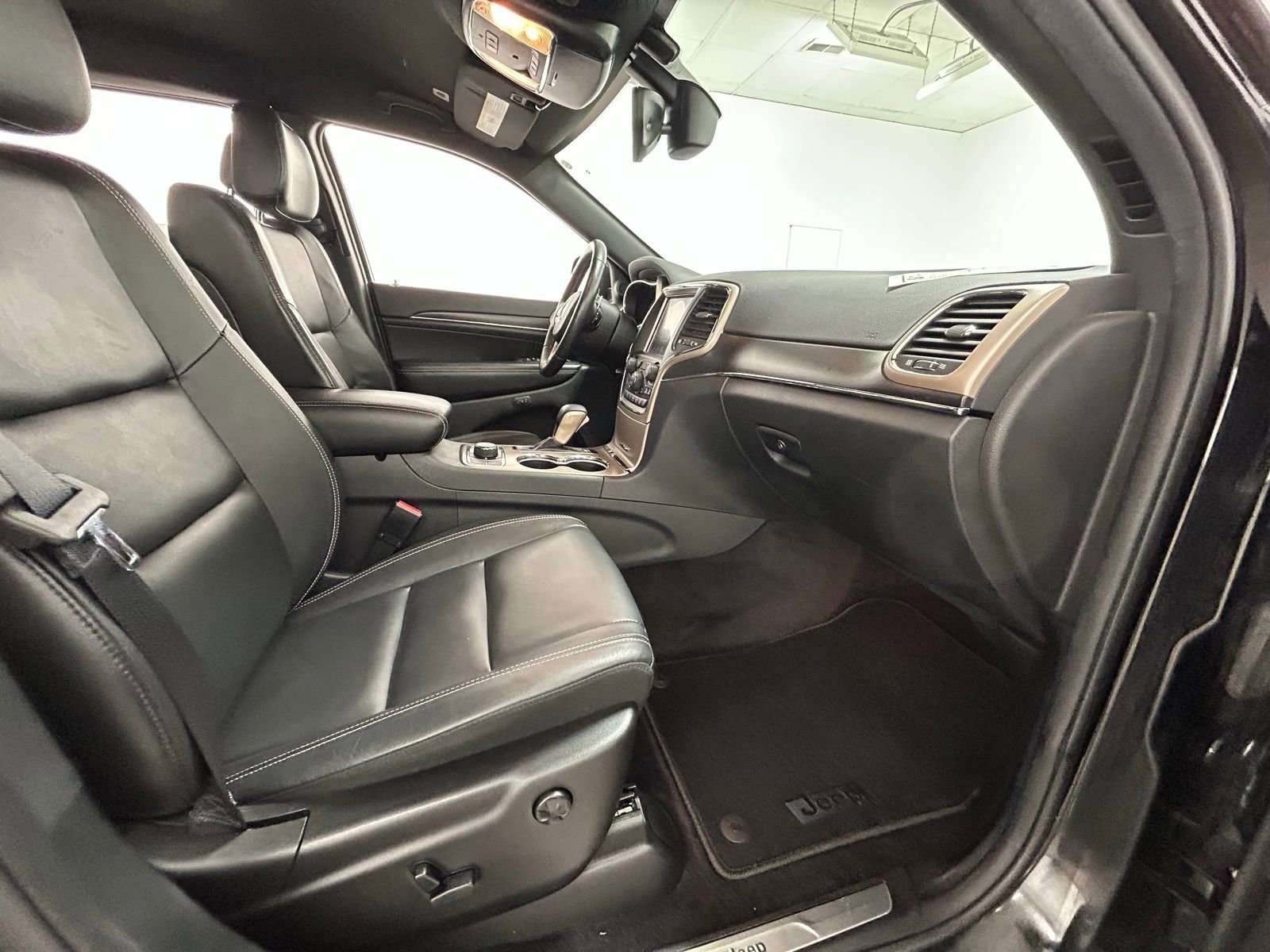 Used 2017 Jeep Grand Cherokee Limited image 39