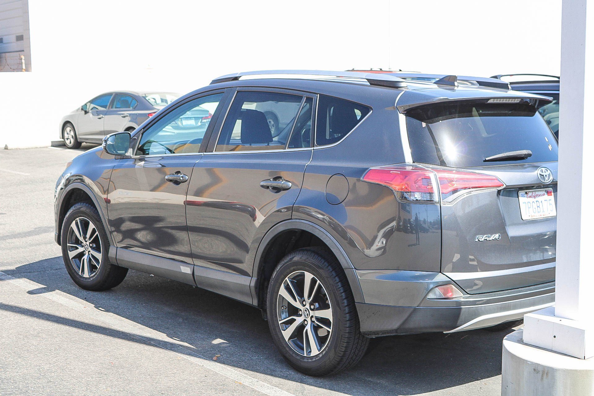 Used 2016 Toyota RAV4 XLE FWD image 9