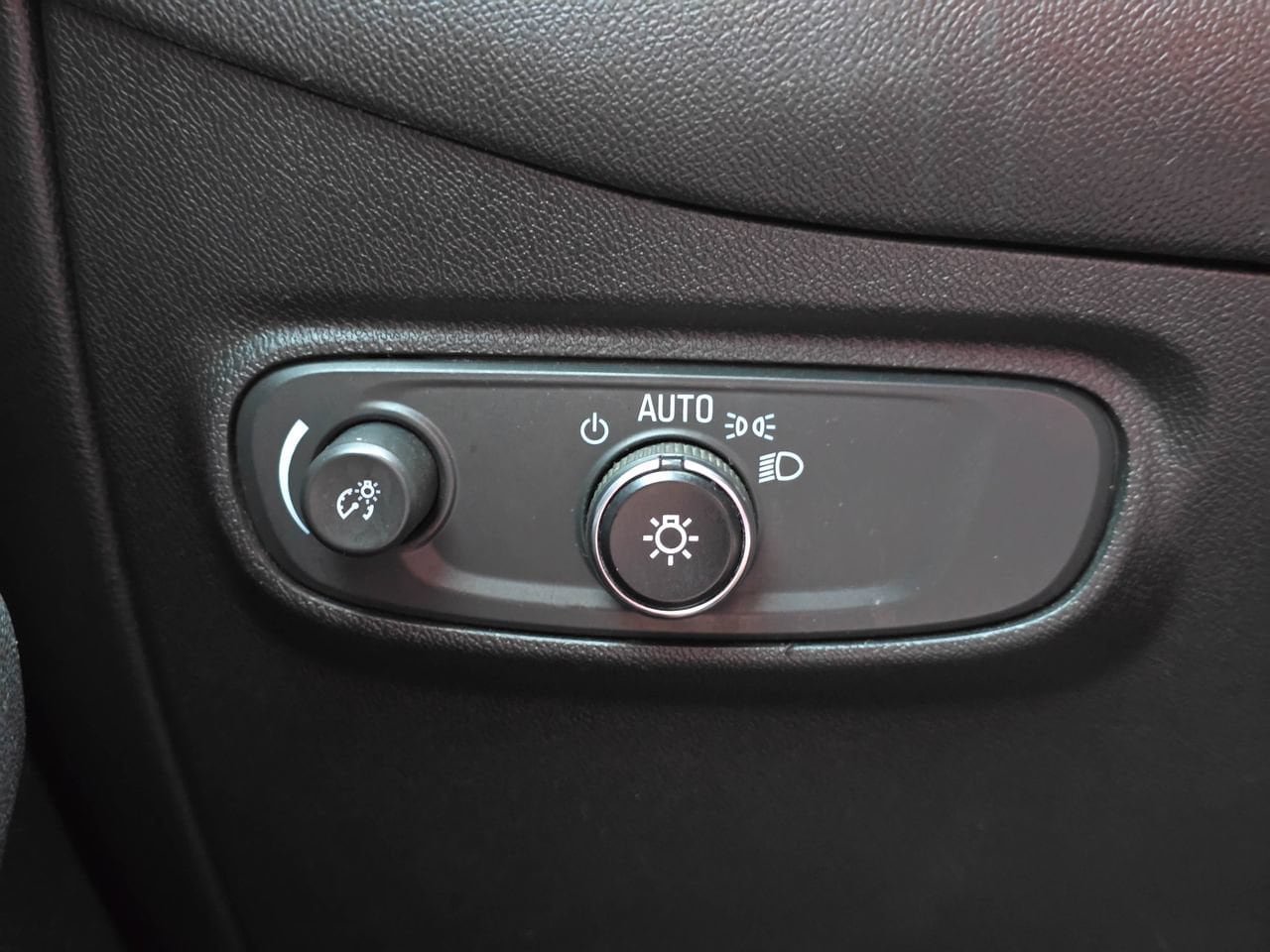 Used 2022 Chevrolet Equinox RS w/ LPO, Floor Liner Package FWD image 24