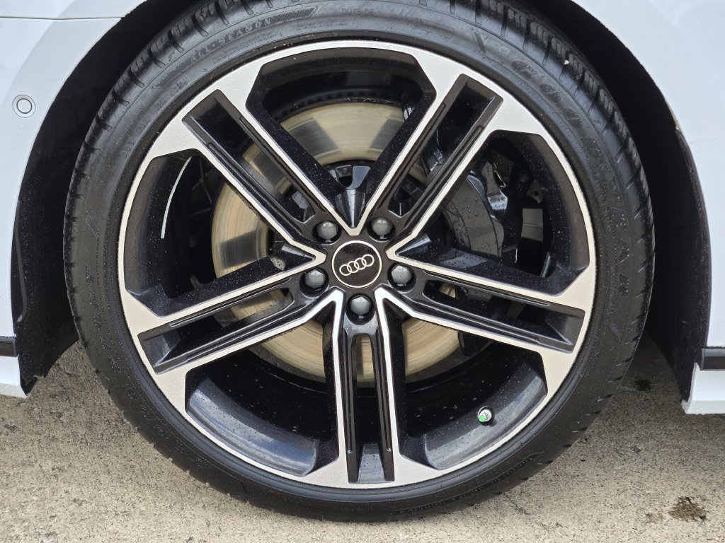 Certified 2025 Audi A8 L 3.0T AWD/4WD image 16
